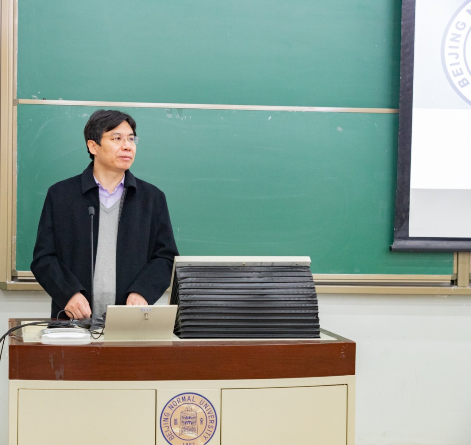 C:\Users\yedab\Desktop\20230311班会挑选照片\2、领导致辞--于海波书记2.png